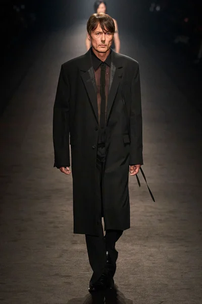Look 48